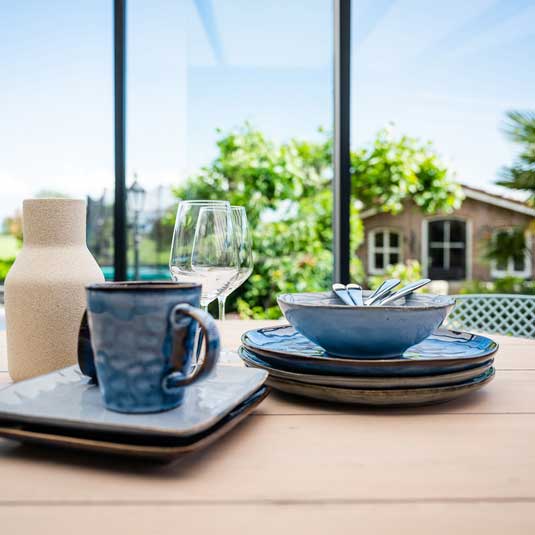 Blog-trends-kleuren-whitewash-ronde-tafel-Emer-detail
