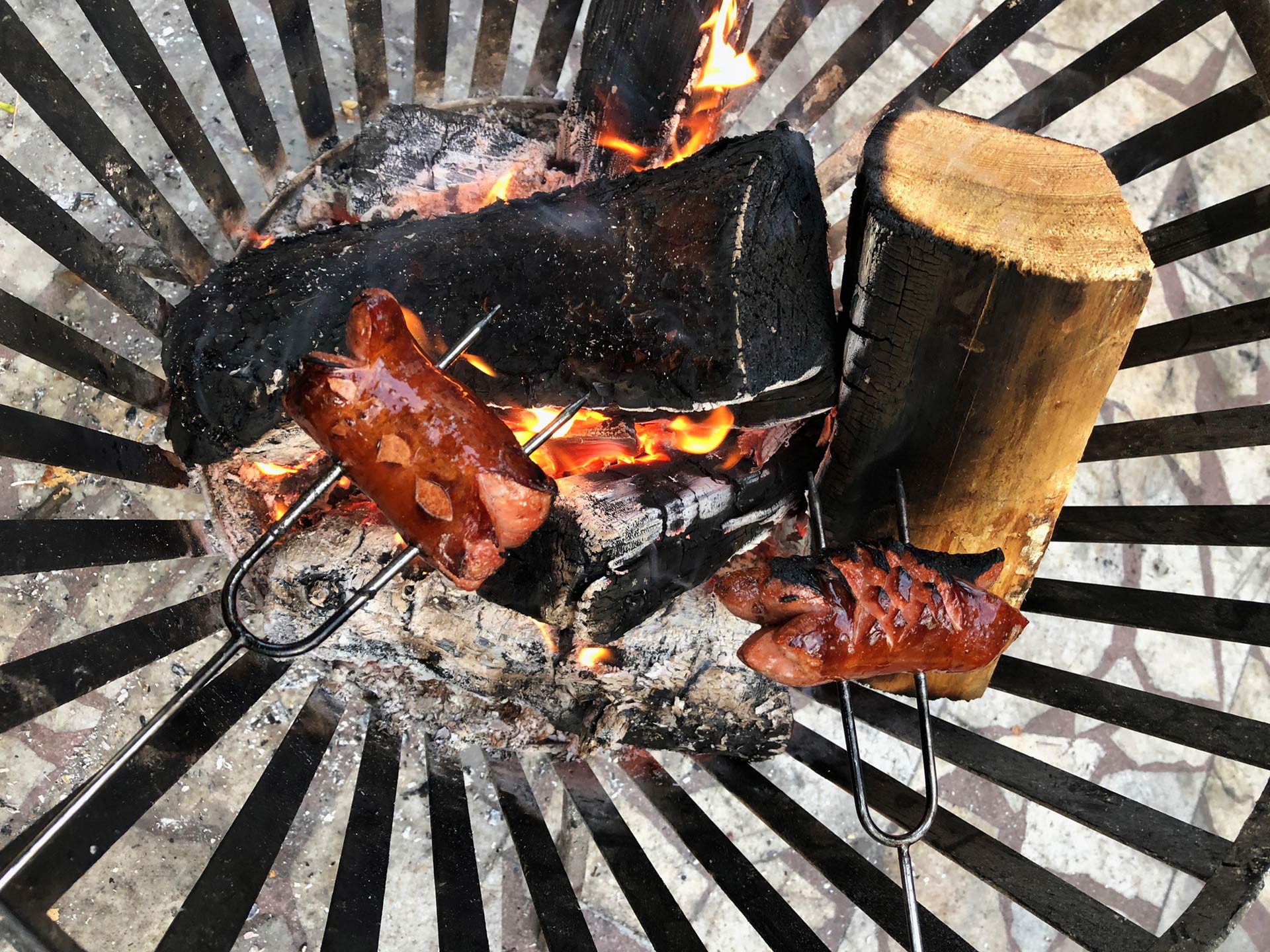 Winterbarbecue-AdobeStock_475462842-c